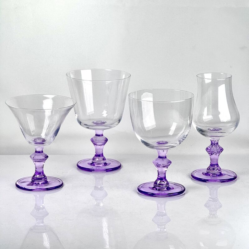 качество 4‑Pack Vintage Purple Stem Wine Glasses, Assorted Shapes Clear Cup with Decorative Purple Stem, Handblown Glass Goblets for Wedding Party Home Tabletop Decoration завод
