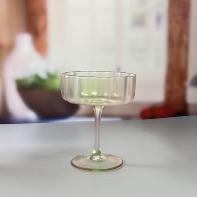 качество 190 мл Martini Glass на заказ Разбрызгиваемый цвет Трицветной Градиентный Мороженный Купе Подходит для Коктейля Сервирование И Бар Дисплей завод