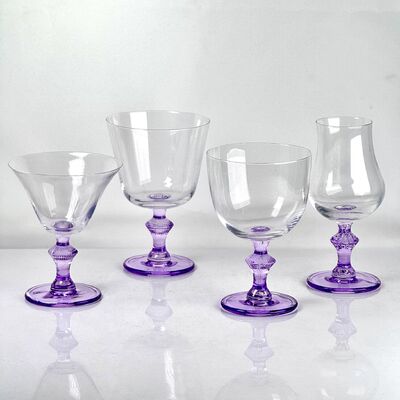 качество 4‑Pack Vintage Purple Stem Wine Glasses, Assorted Shapes Clear Cup with Decorative Purple Stem, Handblown Glass Goblets for Wedding Party Home Tabletop Decoration завод