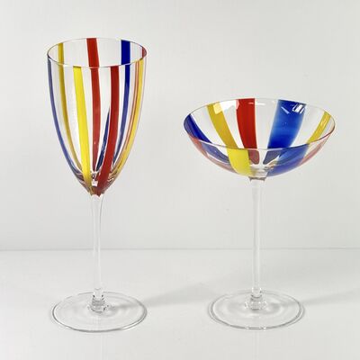 Качество Hand Blown Art Glass Goblet & Coupe Glass Set, Vibrant Red Yellow Blue Vertical Cane Stripes Murano Style Stemmed Wine & Martini Glasses for Bar, Party & Gift фабрика
