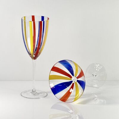 Качество Hand Blown Art Glass Goblet & Coupe Glass Set, Vibrant Red Yellow Blue Vertical Cane Stripes Murano Style Stemmed Wine & Martini Glasses for Bar, Party & Gift фабрика