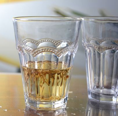 качество Бесстопная выгравированная многогранная тангенсная стеклянная бутылка 10 унций завод