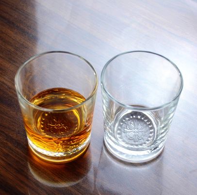 качество Оптовая конфигурация бутылки для питья на заказ цветочный рисунок с рельефным изображением двойной старинной стальной чашки завод